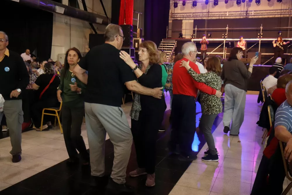 REGION OBJETIVO FOTO VILLA CARLOS PAZ ABUELAZO 2