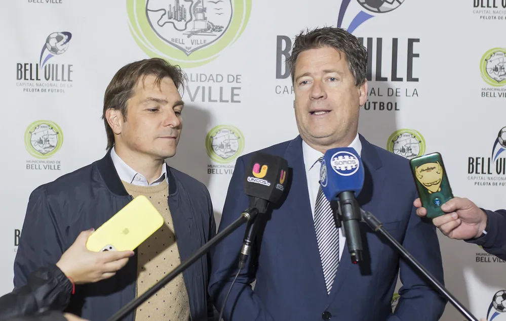 REGION OBJETIVO FOTO BELL VILLE ANUNCIO FIESTA DE LA PELOTA