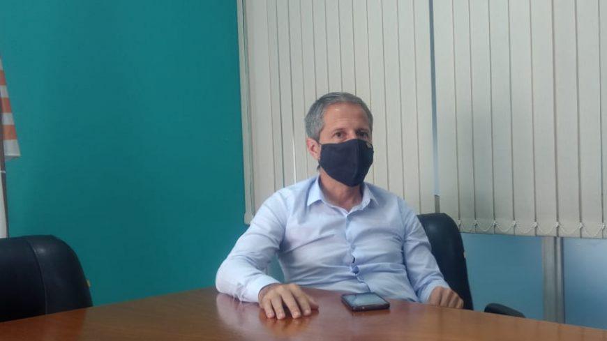 el secretario de Gobierno Damián Bernarte