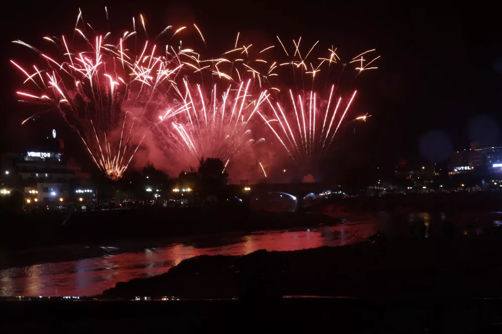REGION OBJETIVO FOTO VILLA CARLOS PAZ FUEGOS AÑO NUEVO 1