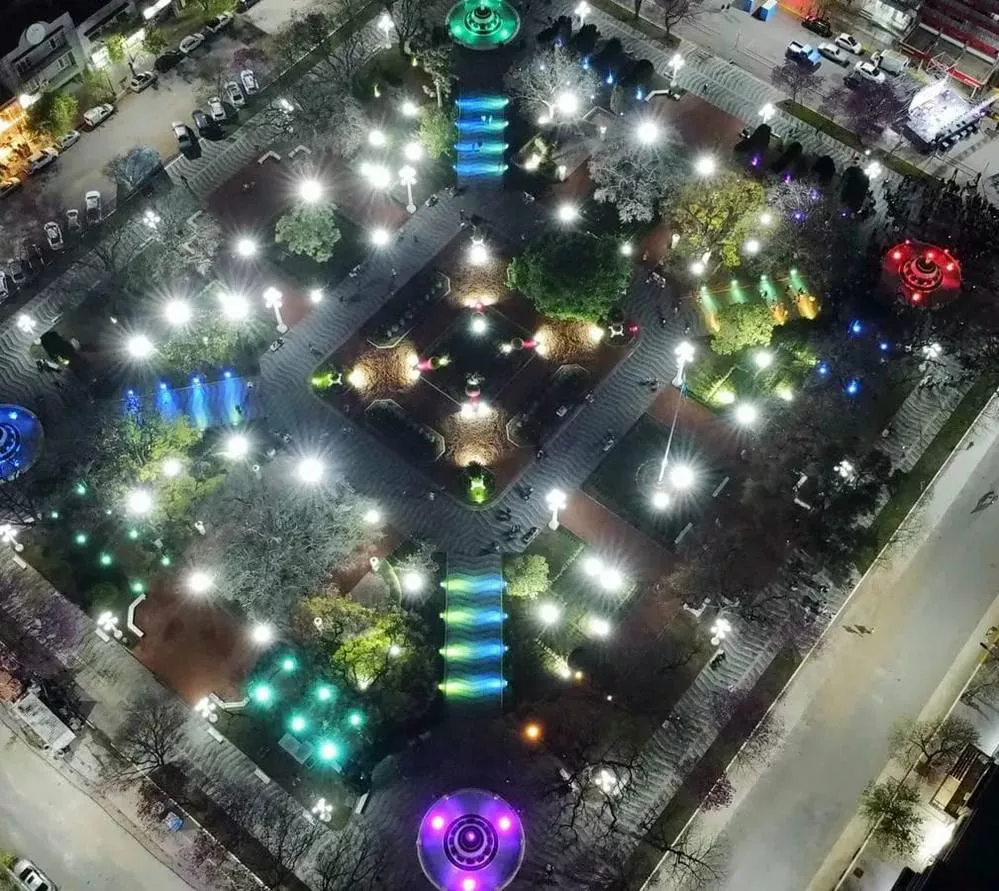 REGION OBJETIVO FOTO VILLA MARIA PLAZA CENTENARIO NOCHE