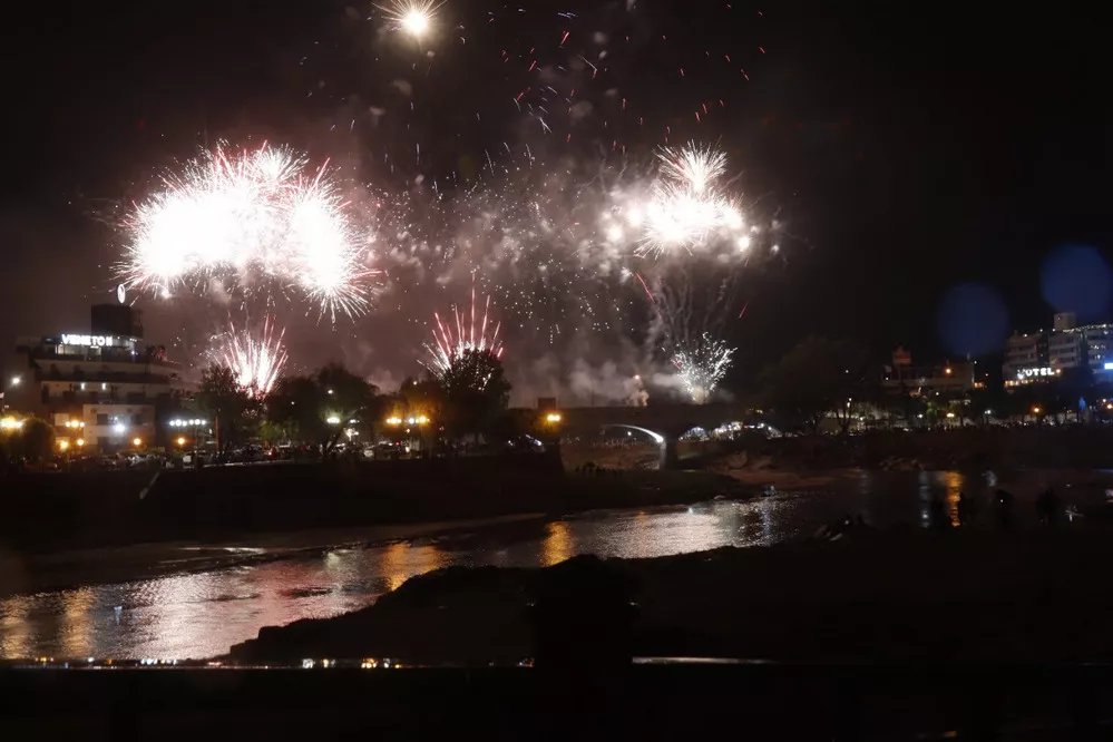 REGION OBJETIVO FOTO VILLA CARLOS PAZ FUEGOS AÑO NUEVO 2