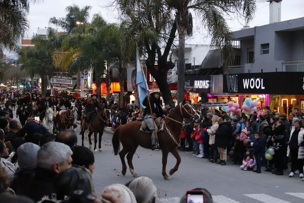 REGION OBJETIVO FOTO VILLA CARLOS PAZ ANIVERSARIO DE LA CIUDAD 3