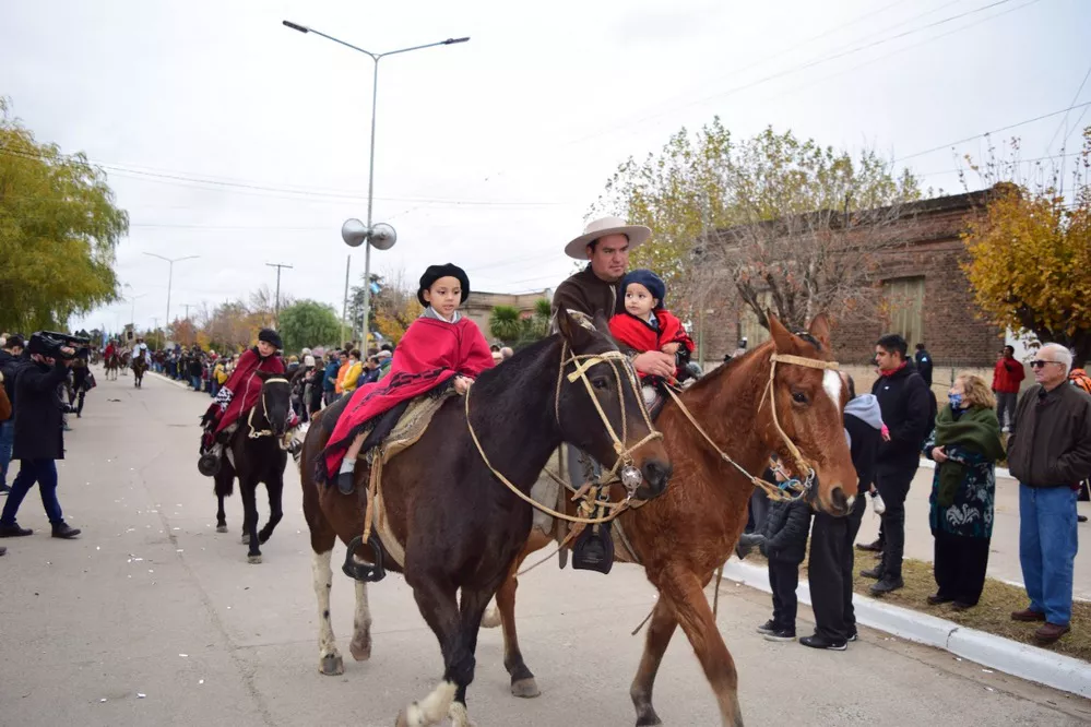 REGION OBJETIVO FOTO LAS HIGUERAS 25 de Mayo - Desfile Patrio (1)