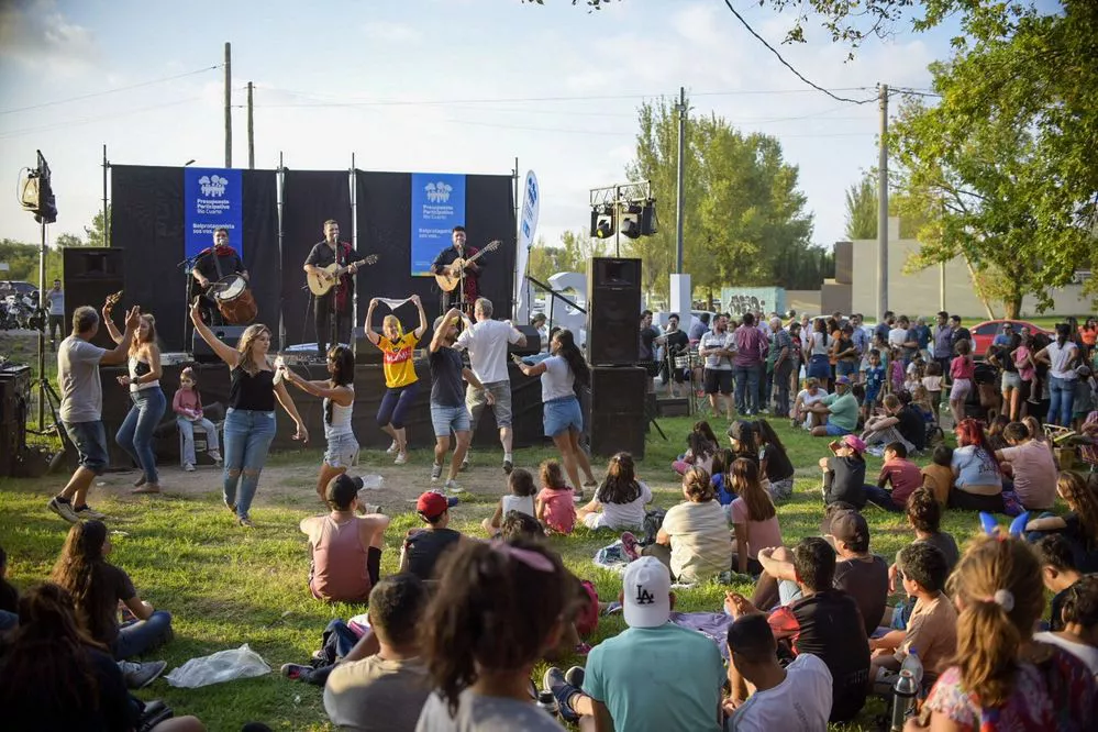 REGION OBJETIVO FOTO RIO CUARTO LAGO VILLA DALCAR INAUGURACION 2