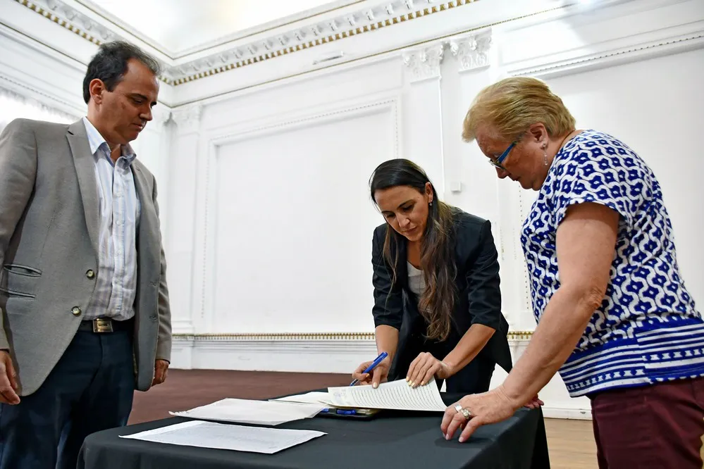 REGION OBJETIVO FOTO RIO CUARTO Firma de Escrituras (1)
