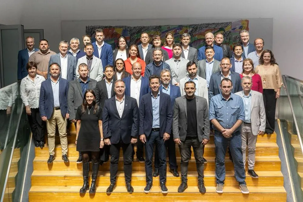 REGION OBJETIVO FOTO GOBIERNO ESCUELAS FONDOS