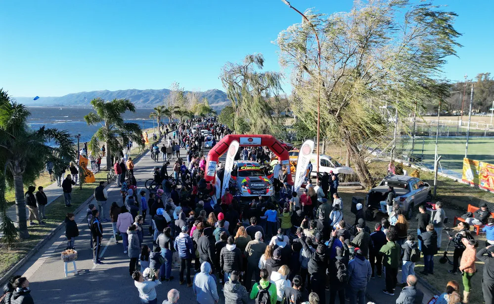 REGION OBJETIVO FOTO VILLA CARLOS PAZ RALLY BANDERA - 2024-07-01T145655.225