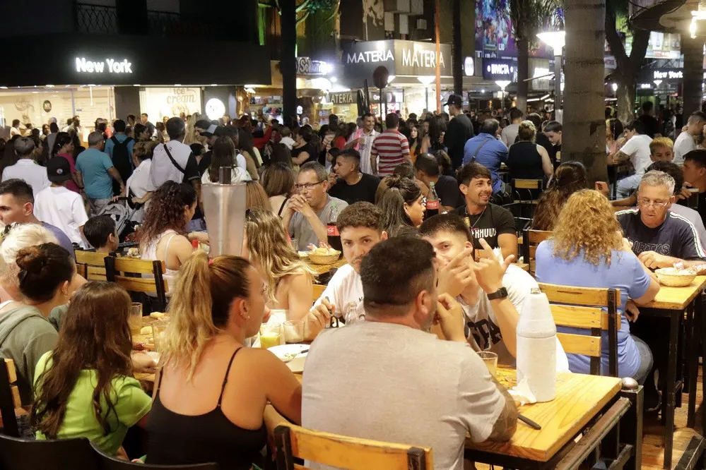 REGION OBJETIVO FOTO VILLA CARLOS PAZ FIN DE SEMANA 140124 1