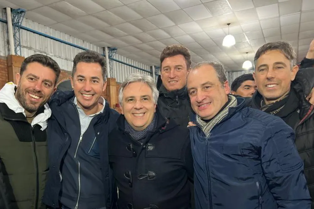 llaryora-calvo-elecciones-santiago-temple