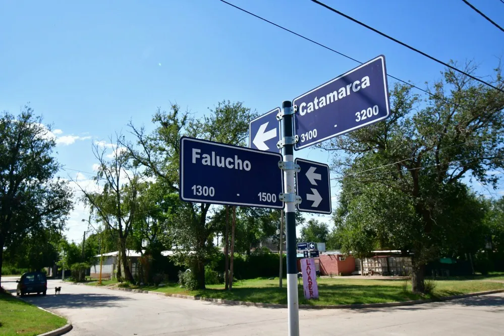 REGION OBJETIVO FOTO SAN FRANCISCO CAMBIO SENTIDO CALLE CATAMARCA CARTEL