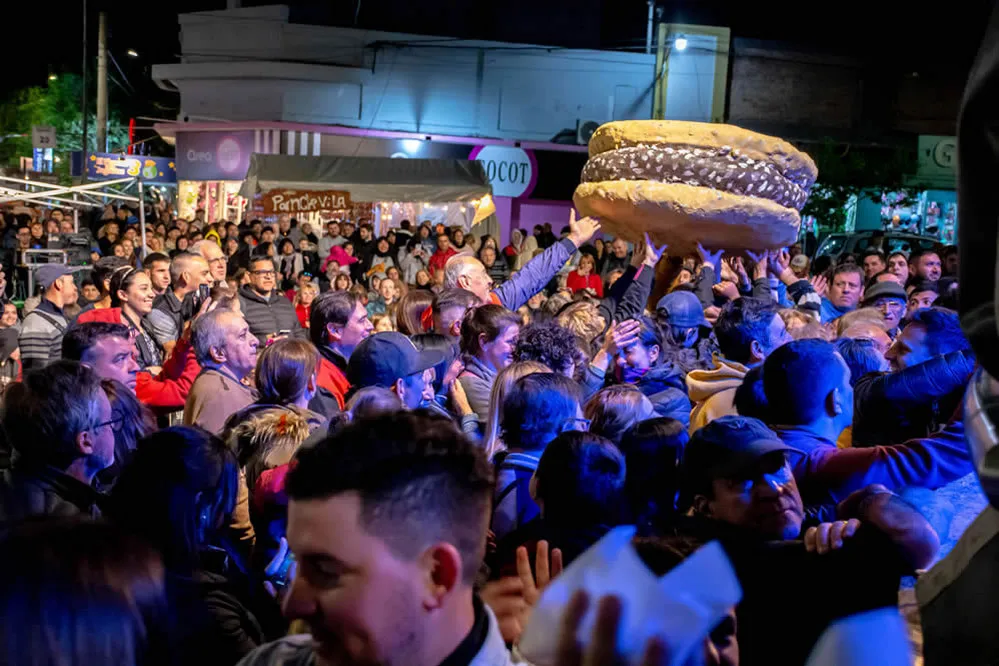 REGION OBJETIVO FOTO LA FALDA FIESTA ALFAJOR 2024 4