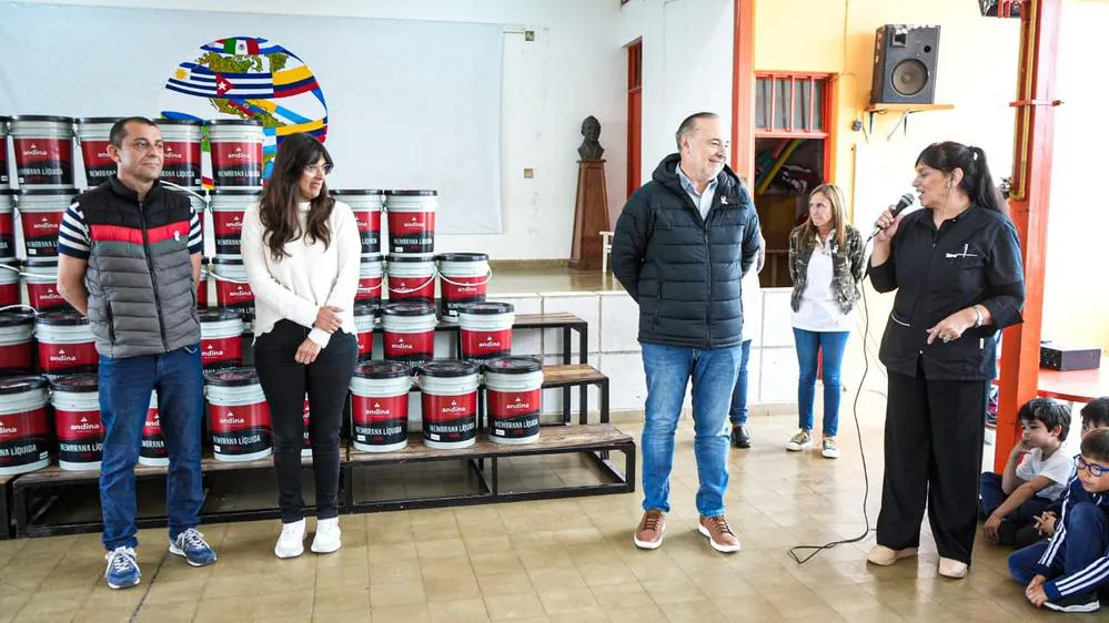 REGION OBJETIVO FOTO VILLA MARIA ENTREGA PINTURA TECHOS