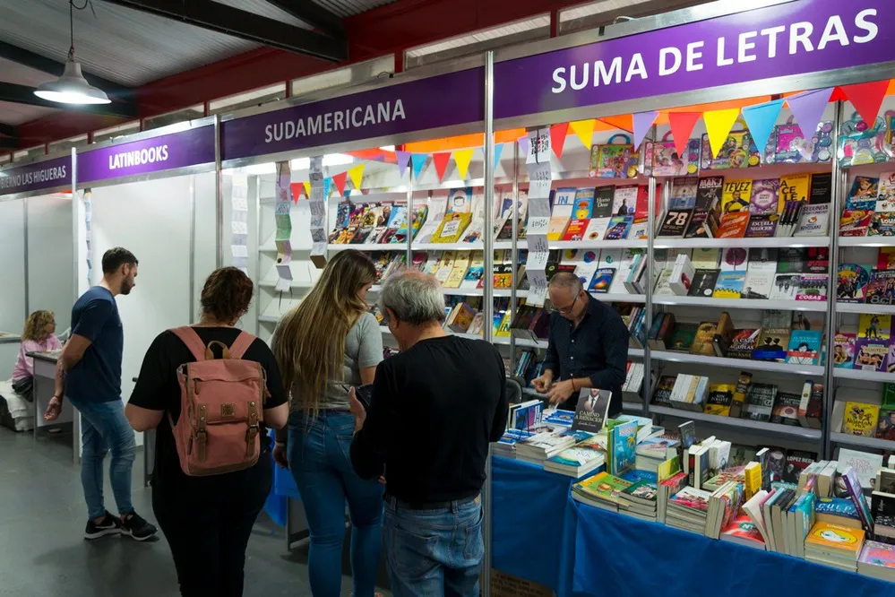 REGION OBJETIVO FOTO RIO CUARTO FERIA DEL LIBRO JUAN FILLOY