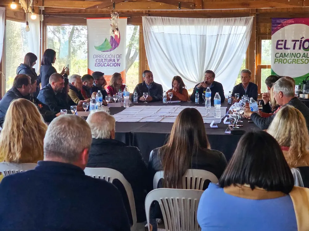 REGION OBJETIVO FOTO EL TIO REUNION INTENDENTES TURISMO 2