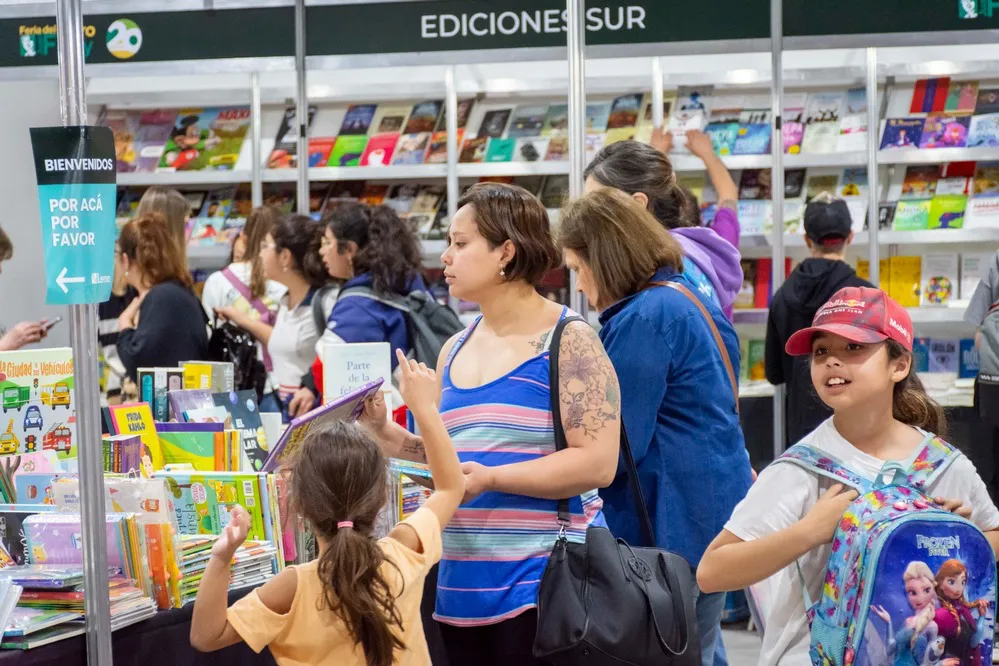 REGION OBJETIVO FOTO RIO CUARTO FERIA DEL LIBRO BALANCE 1