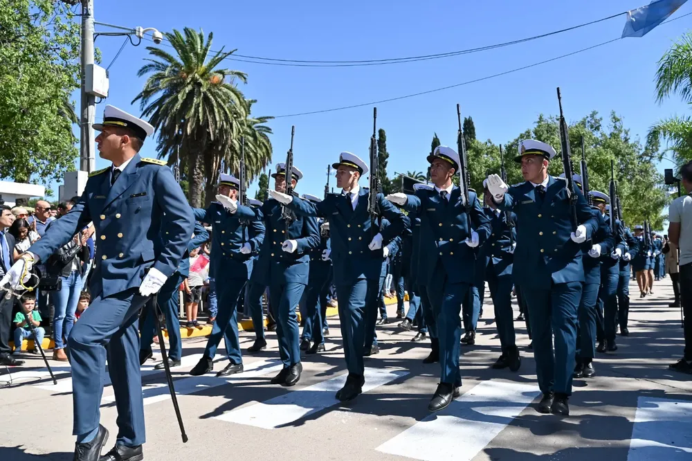 REGION OBJETIVO FOTO OLIVA DESFILE MALVINAS 2024 1