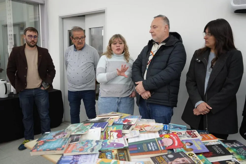 REGION OBJETIVO FOTO VILLA MARIA ENTREGA DE LIBROS