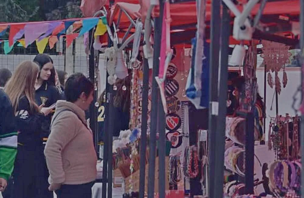 REGION OBJETIVO FOTO VILLA MARIA FERIA NUESTRAS MANOS 4