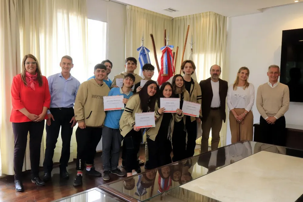 REGION OBJETIVO FOTO VILLA CARLOS PAZ RECONOCIMIENTO ALUMNOS