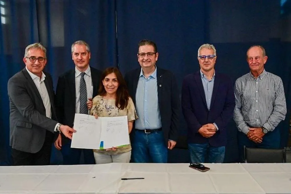 REGION OBJETIVO FOTO MI GRANJA PAVIMENTO ACCESO