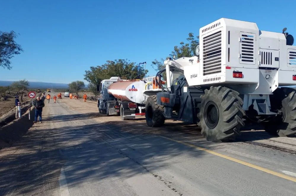 EL OBJETIVO FOTO RUTA PROVINCIAL 15 REPAVIMENTACION