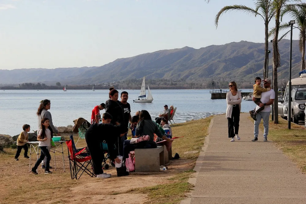 REGION OBJETIVO FOTO VILLA CARLOS PAZ FINDE PADRE - 2024-06-18T090210.002