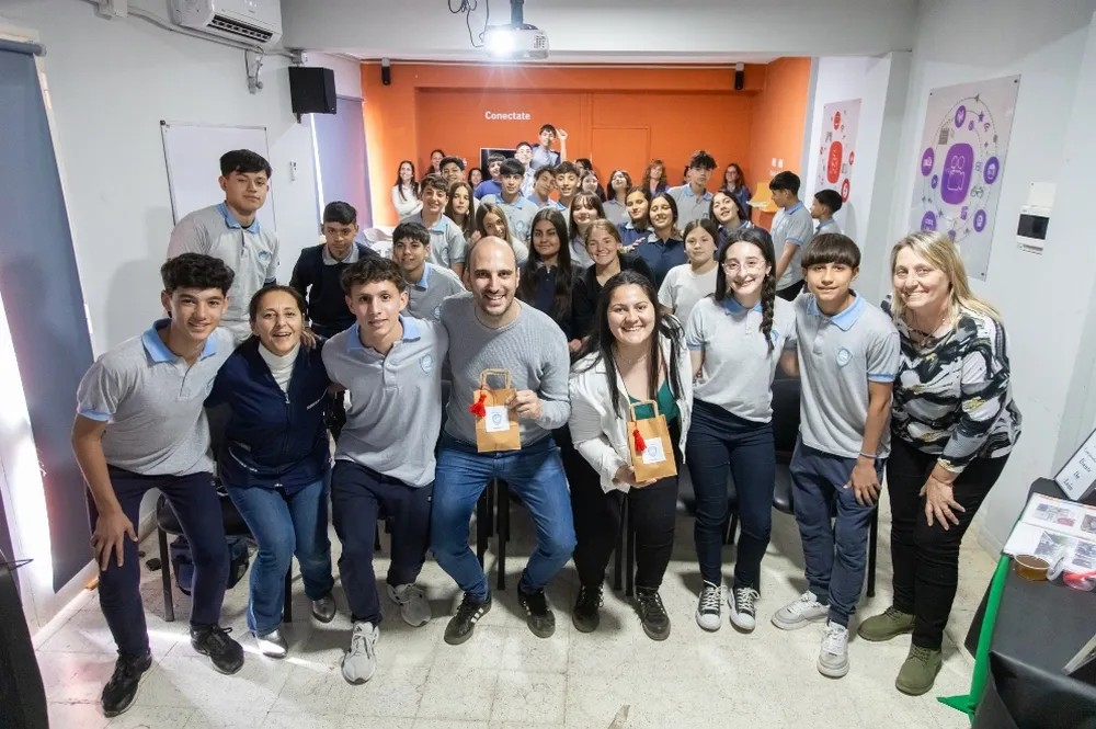 REGION OBJETIVO FOTO CBA JOVEN Manos-Ticino-Ipem-180