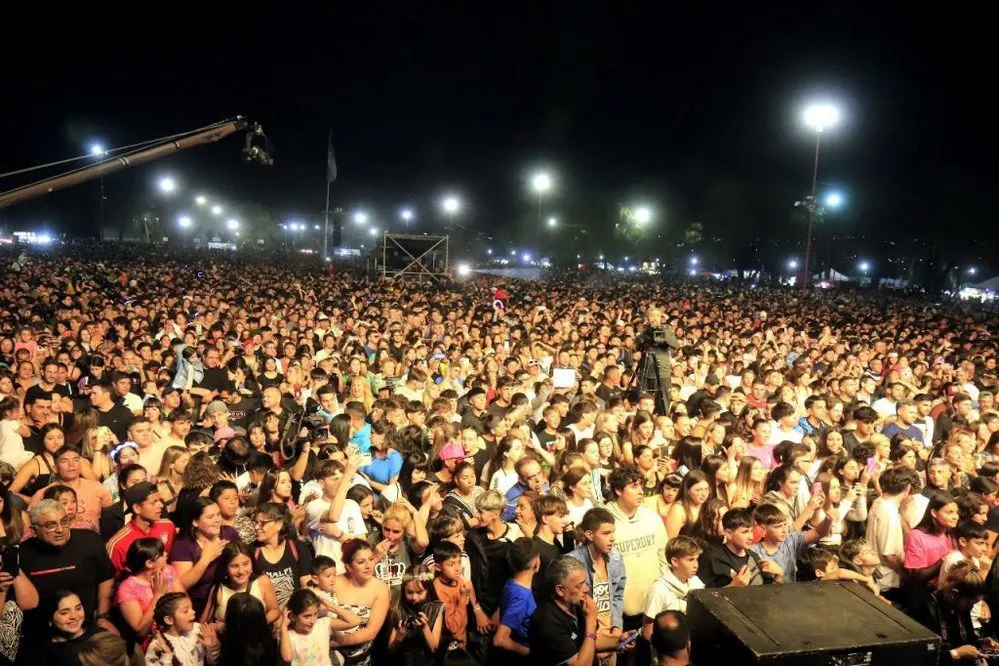 REGION OBJETIVO FOTO PRIMAVERA 2025 ANTICIPO 003-Fiesta-de-la-primavera-en-Carlos-Paz-en-BAJA-1024x682