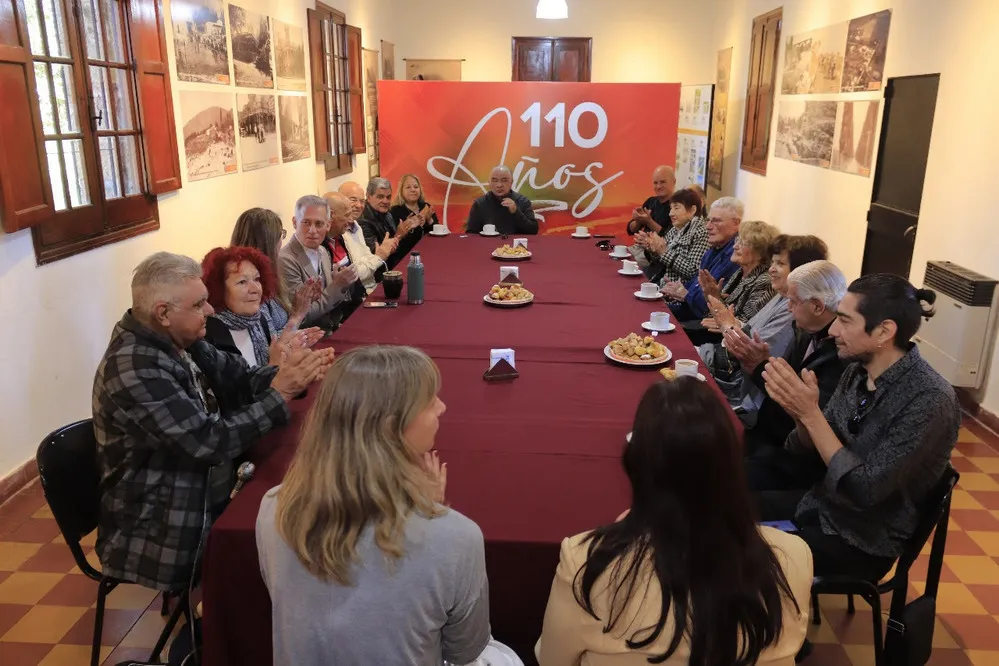 REGION OBJETIVO FOTO VILLA CARLOS PAZ DIA DE IDENTIDAD CARLOSPACENSE DESAYUNO