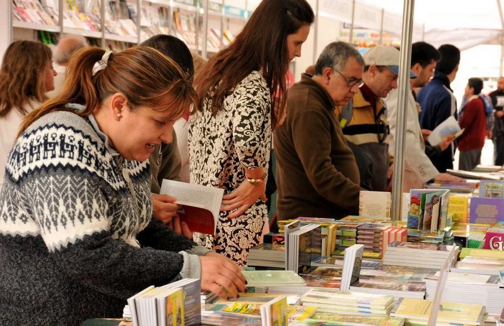 REGION OBJETIVO FOTO VILLA CARLOS PAZ FERIA DEL LIBRO