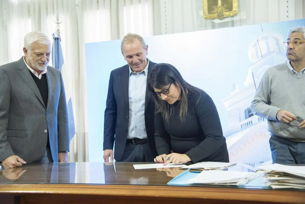 REGION OBJETIVO FOTO RIO CUARTO FIRMA ESCRITURAS DE RIVAS