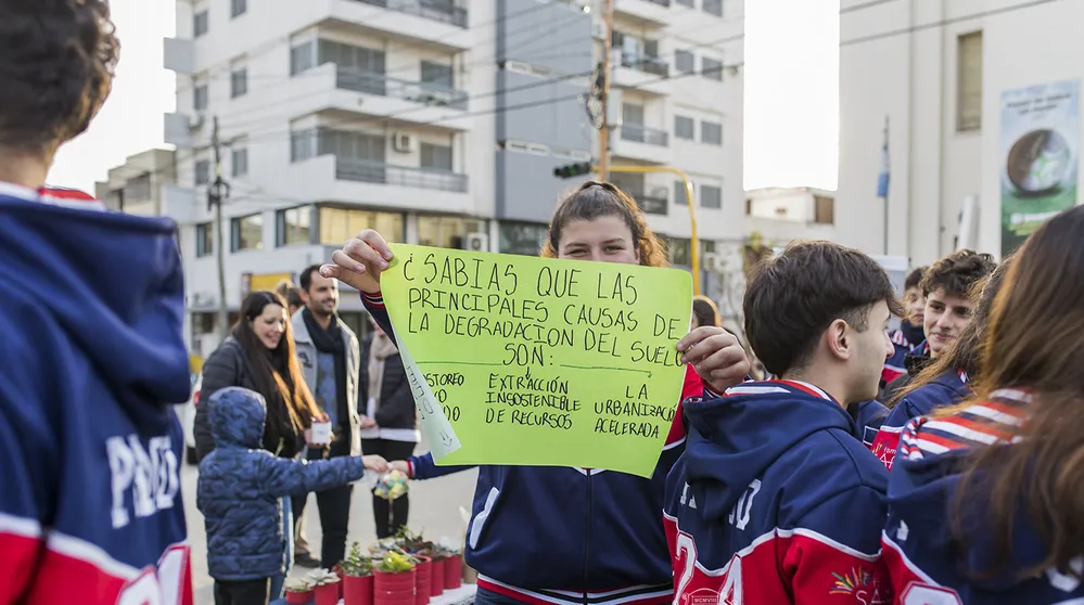 REGION OBJETIVO FOTO BELL VILLE DIA AMBIENTE ESCUELA PLAZA 1
