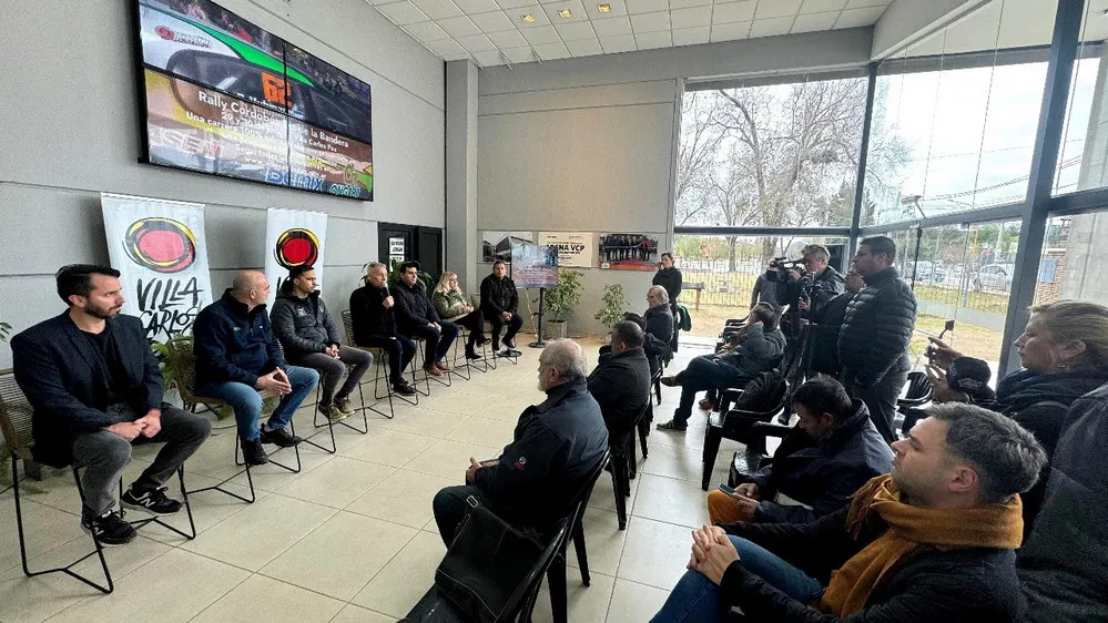 REGION OBJETIVO FOTO VILLA CARLOS PAZ PRESENTACION RALLY BANDERA - 2024-06-24T150702.702