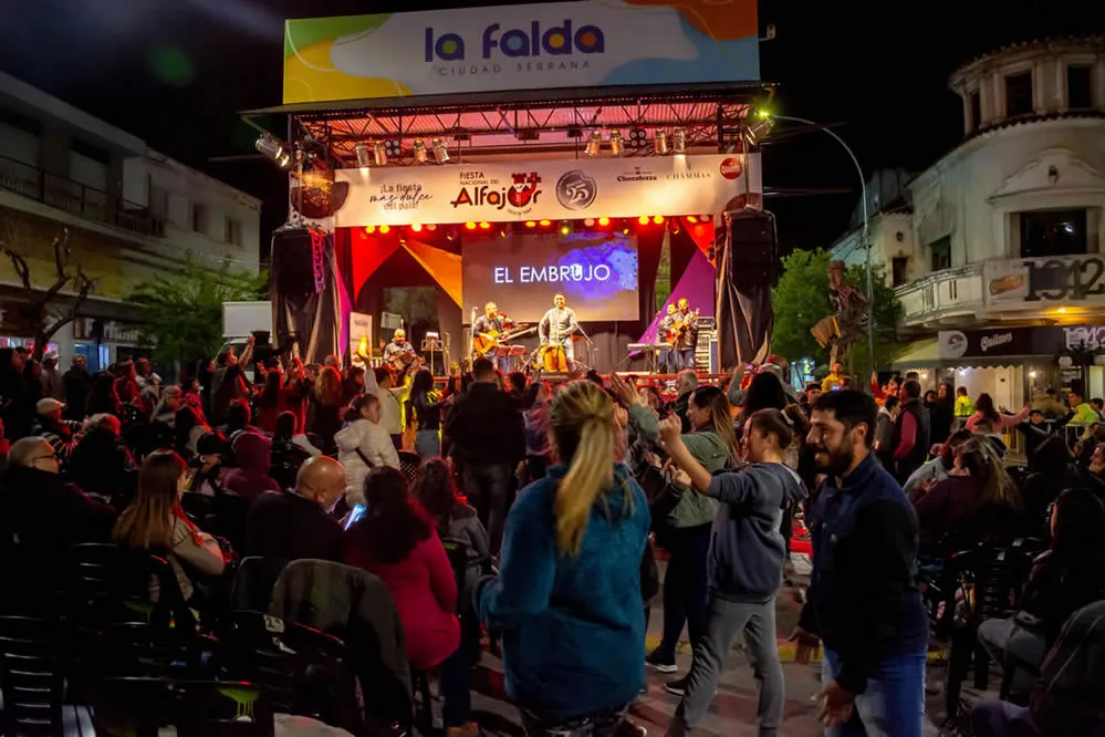 REGION OBJETIVO FOTO LA FALDA FIESTA ALFAJOR 2024 5