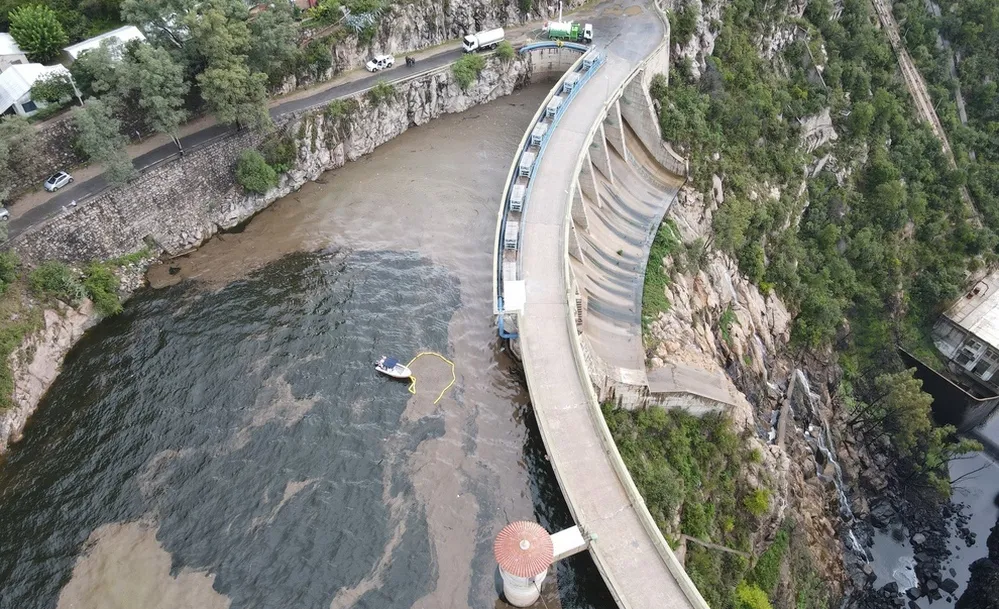 REGION OBJETIVO FOTO DIQUE LA VIÑA -limpieza-en-el-Dique-La-Vina-7