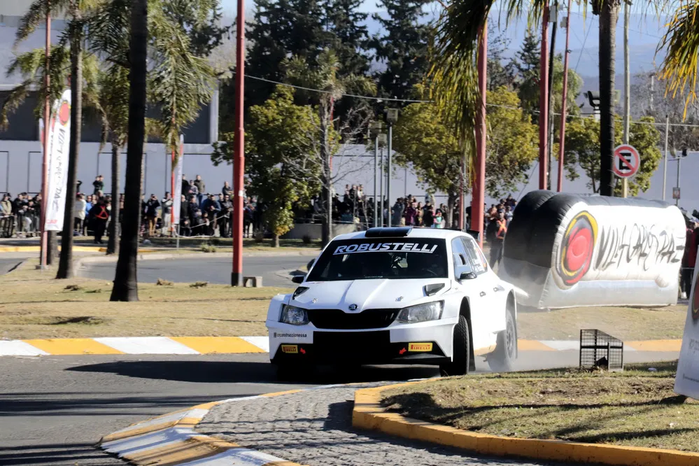 REGION OBJETIVO FOTO VILLA CARLOS PAZ RALLY BANDERA - 2024-07-01T145633.717