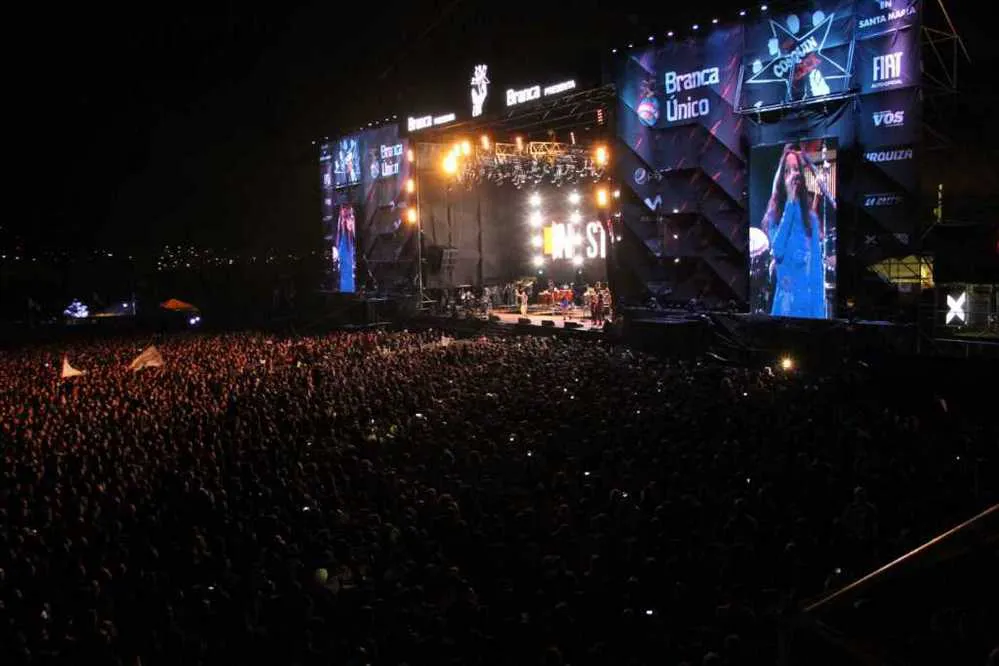 REGION OBJETIVO FOTO COSQUIN ROCK ANUNCIO