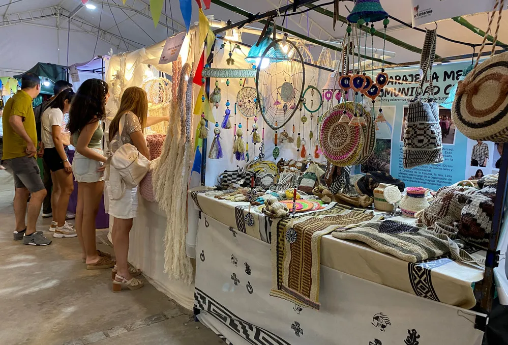 REGION OBJETIVO FOTO VILLA CARLOS PAZ FERIA ARTESANOS