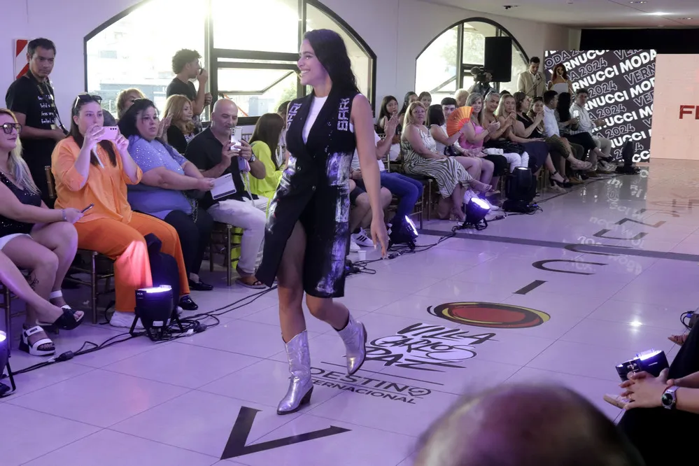 REGION OBJETIVO FOTO VILLA CARLOS PAZ DESFILE VERNUCCI 3