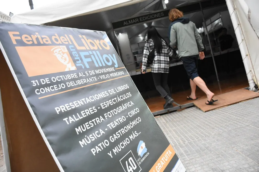 REGION OBJETIVO FOTO RIO CUARTO FERIA DEL LIBRO JUAN FILLOY INAUGURACION 1