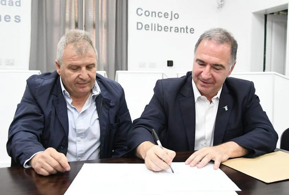 REGION OBJETIVO FOTO LEONES FIRMA CONVENIO EDUCACION