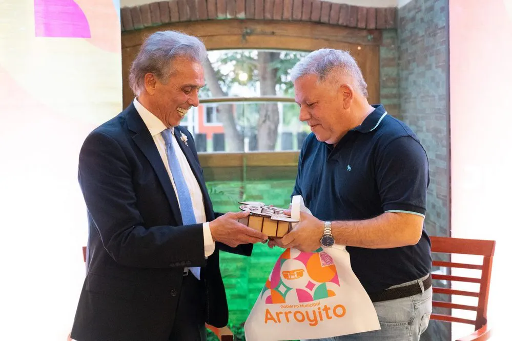 REGION OBJETIVO FOTO ARROYITO JAIRO HUESPED DE HONOR 3