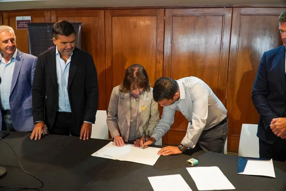 REGION OBJETIVO FOTO ALTA GRACIA FIRMA ESCRITURA PREDIO TRIBUNALES PROA