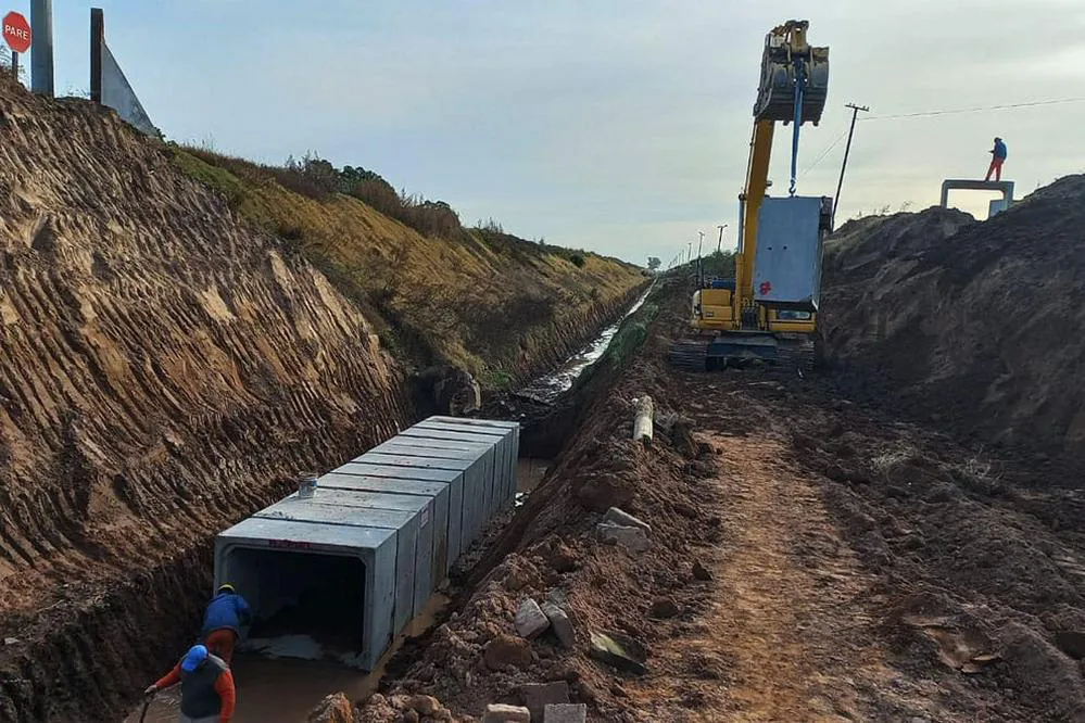 REGION OBJETIVO FOTO MONTE MAIZ OBRA CANAL PRINCIPAL 2