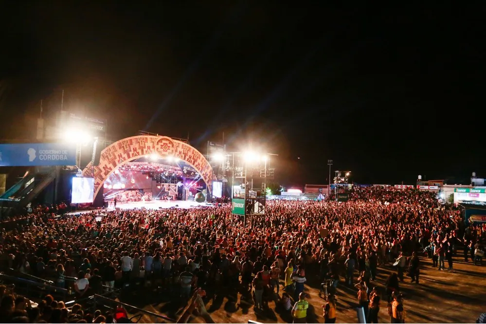 REGION OBJETIVO FOTO COSQUIN Anfiteatro-Prospero-Molina-de-Cosquin-en-BAJA