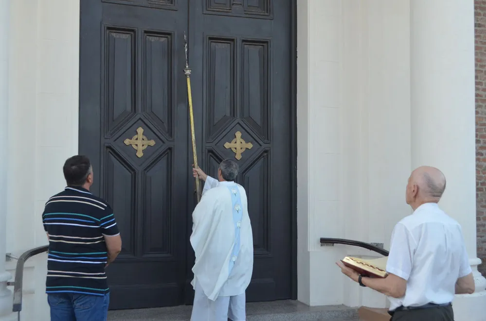 REGION OBJETIVO FOTO VIGNAUD Jubileo golpe cruz para abrir puerta