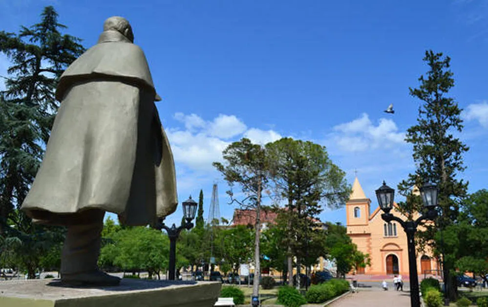 REGION OBJETIVO FOTO TOTORAL PLAZA CAPILLASYTEMPLOS.COM.AR