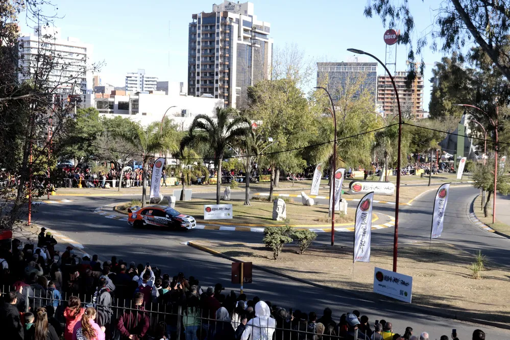 REGION OBJETIVO FOTO VILLA CARLOS PAZ RALLY BANDERA  - 2024-07-01T145607.879