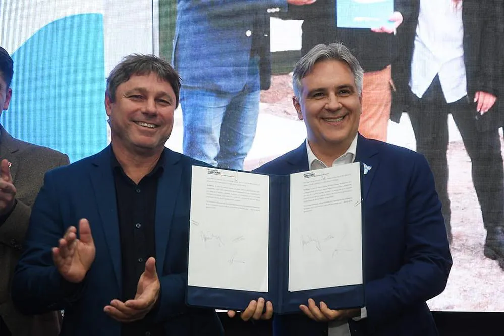 REGION OBJETIVO FOTO MONTE CRISTO LLARYORA HANIEWICZ ANUNCIOS OBRAS